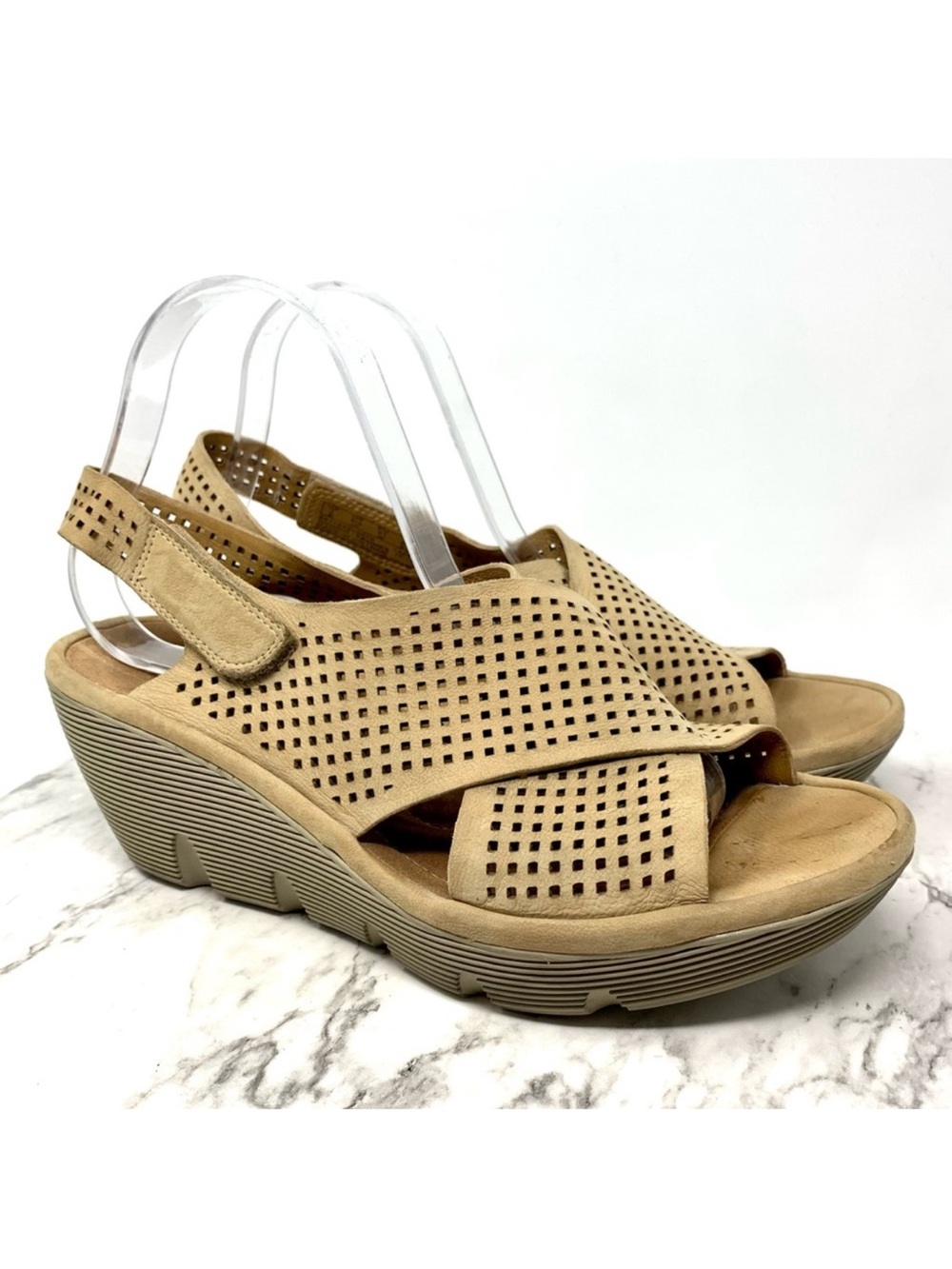 Clarks Artisan Clarene Award Perforated Wedge Sandals 9.5 Wide Comfort Modern